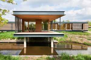 Houten gevelbekleding van duurzaam hout op woonhuis met natuurlijke uitstraling in Eelderwolde