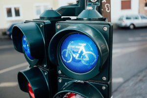 Home Visuele representatie van bronnen voor inspiratie verkeersveiligheidsoplossingen inclusief natuurlijke coördinatie en slimme